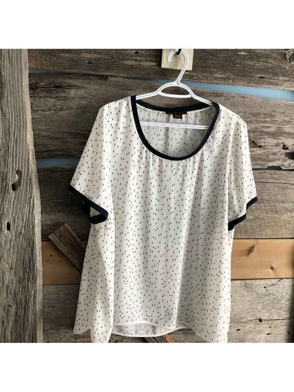 Love & Legend Plus Size 20 White blouse with Navy trim and sailboat pattern